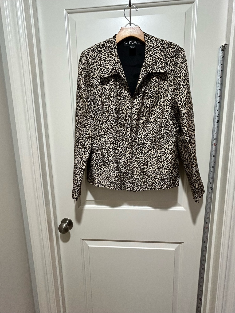 SilkLand women’s size 10 Leopard-Print zip up  100% Silk Blazer Like New